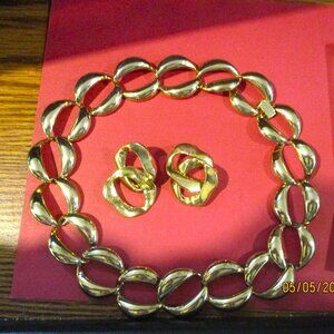 Vintage 18" Necklace & Matching 2" Earrings Gold Tone Set 1980's New Condition